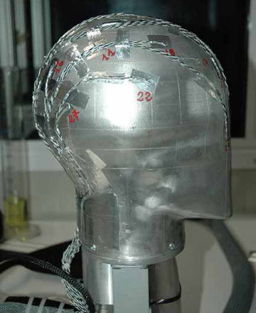 Testing head with temperature sensors
